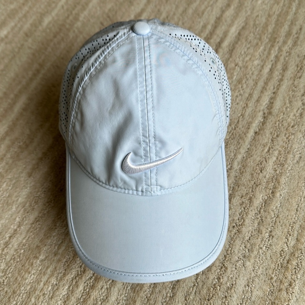 Nike AeroBill Heritage86 Golf Hat Cap Embroidered Swoosh Laser Perforations Blue